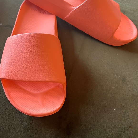 Archies Slides 9 NWOT - Picture 3 of 3